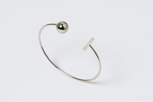 Minimalist Open Cuff Bracelet – Modern Geometric Design