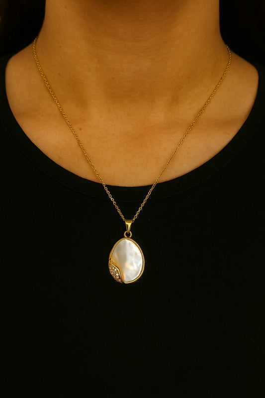 Gold Oval Pendant Necklace with Mother of Pearl & Crystal Accents – Elegant Jewelry for Women